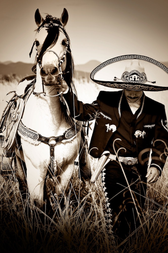 Angel Medina charro con caballo